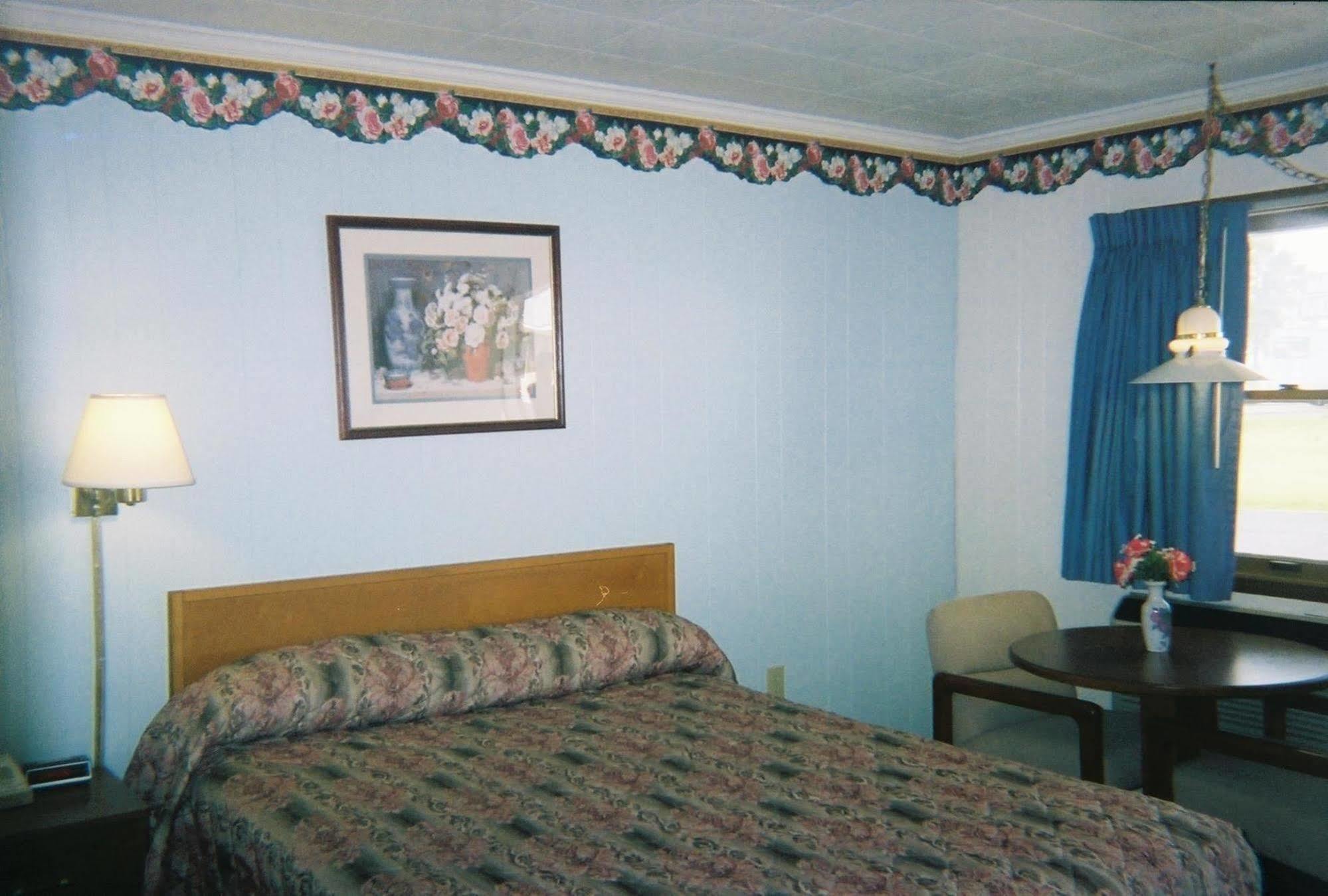 Rainbow Motel Montpelier Exterior photo